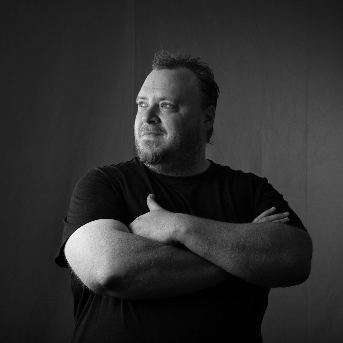 Portrait en noir et blanc de Cédric Michaux, fondateur de Full Front-End